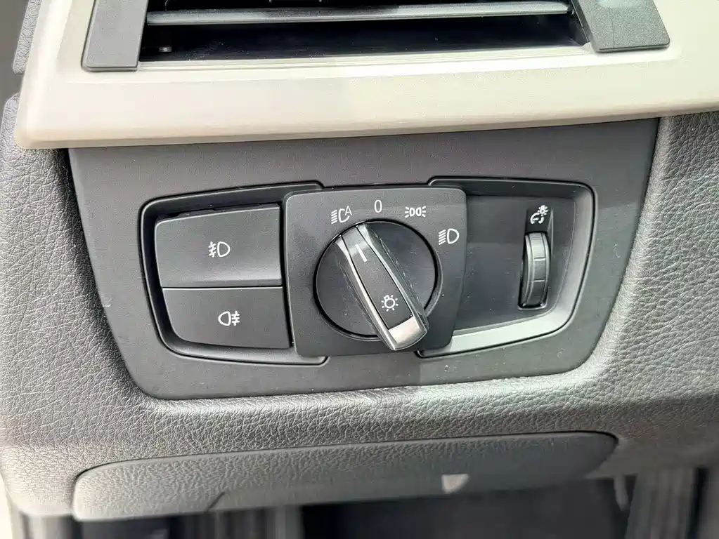 BMW 3 Series 2015 — фото 20