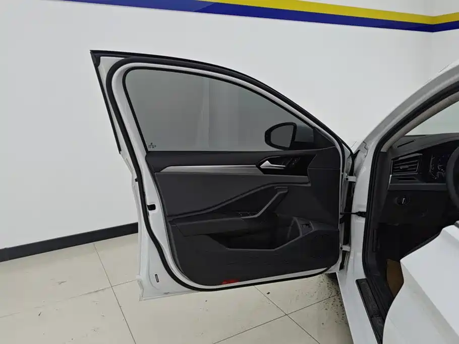 Volkswagen Sagitar 2022