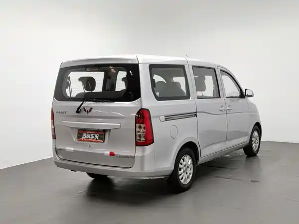 Wuling Rongguang V 2015