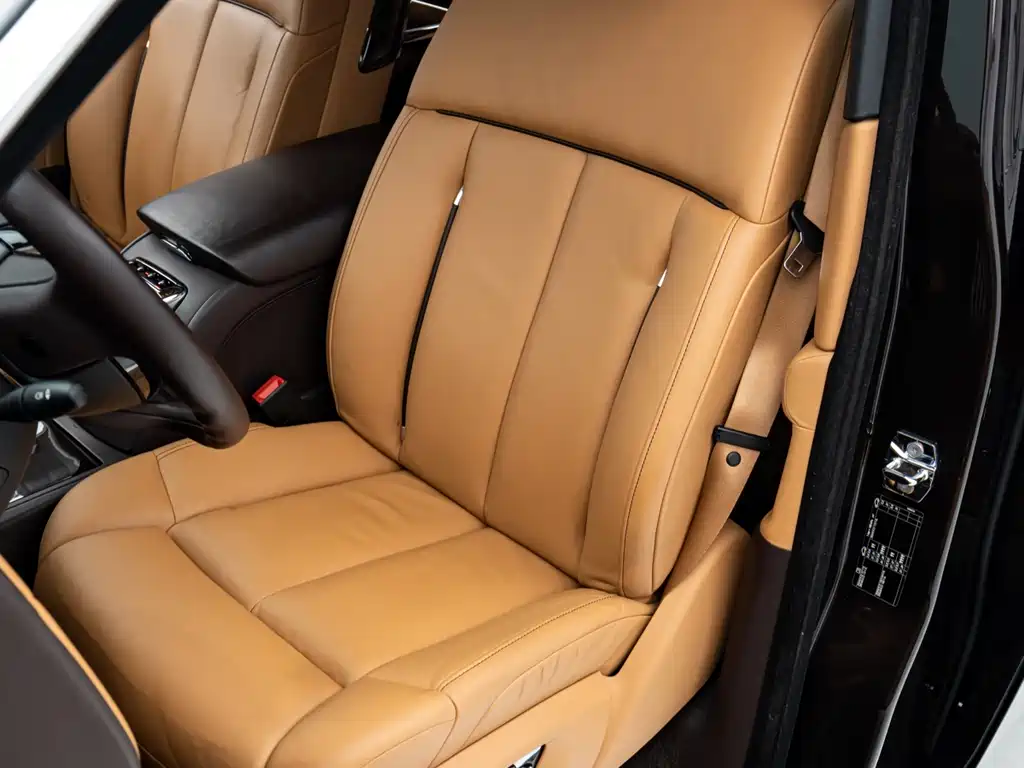 Rolls-Royce Phantom 2018 — фото 14