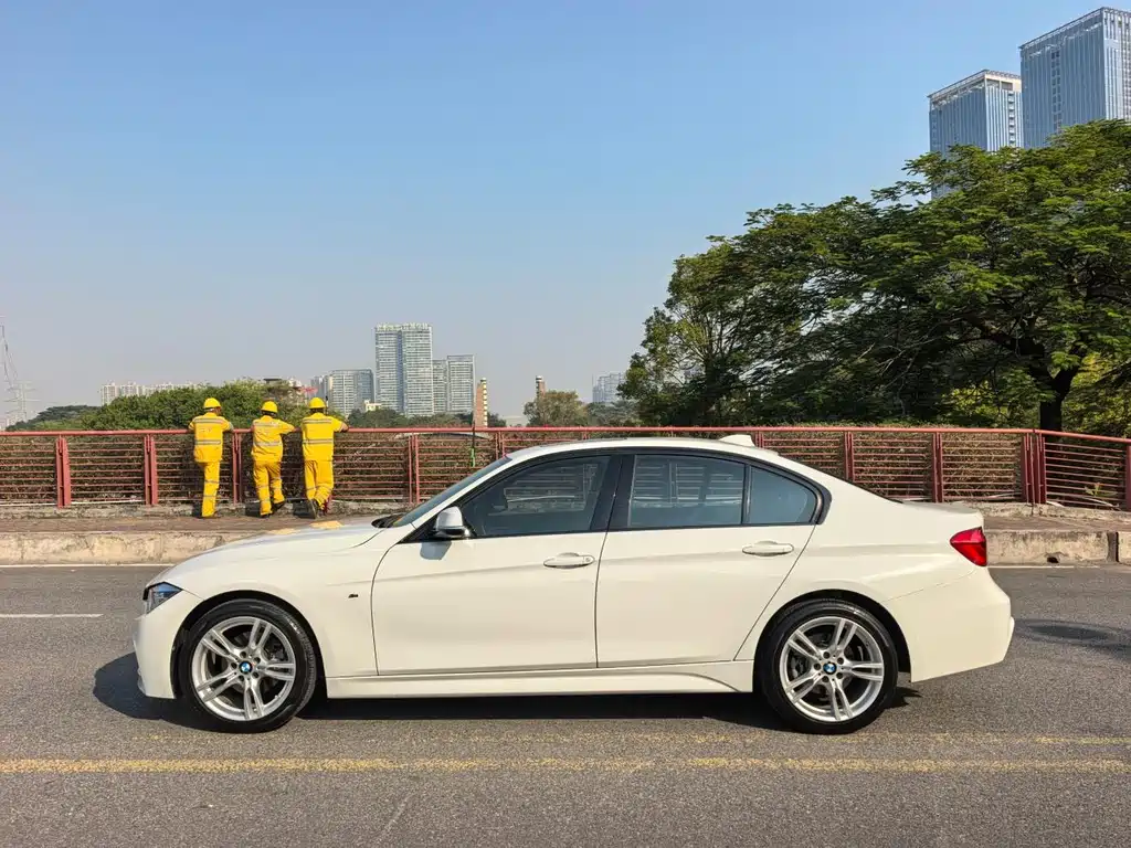 BMW 3 Series 2018 — фото 21