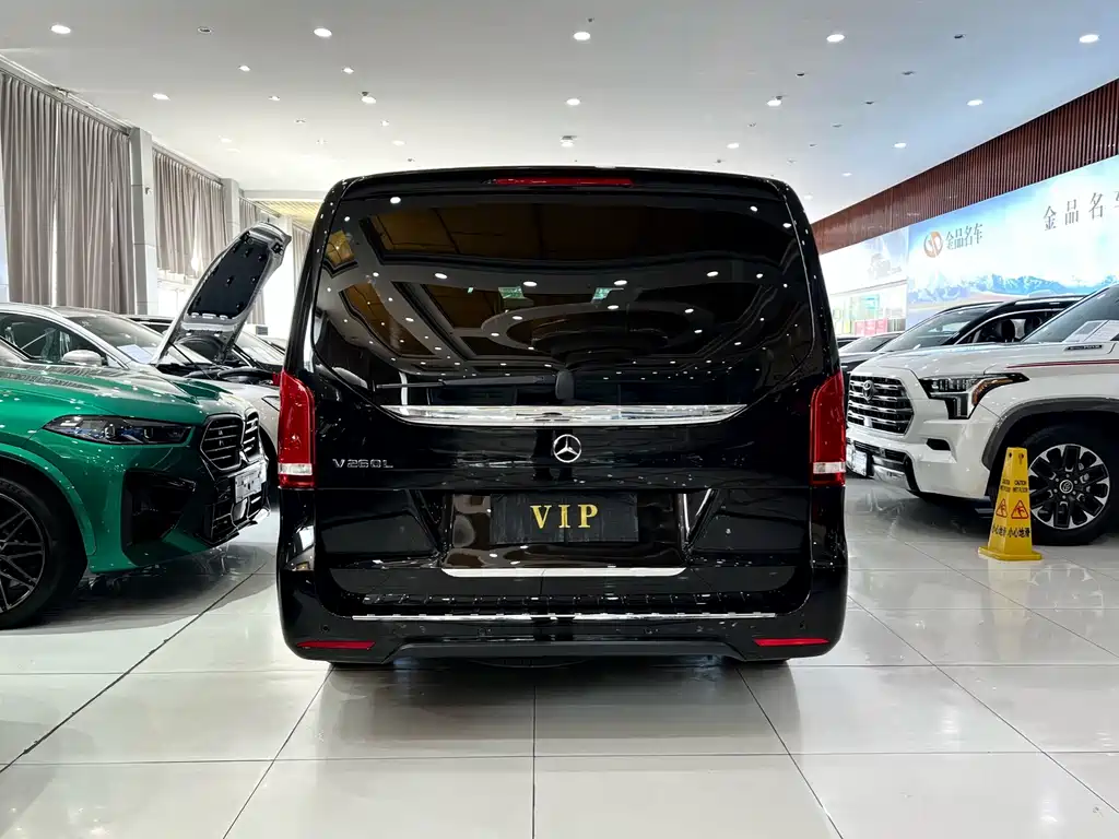 Mercedes-Benz V-Class 2023 — фото 5