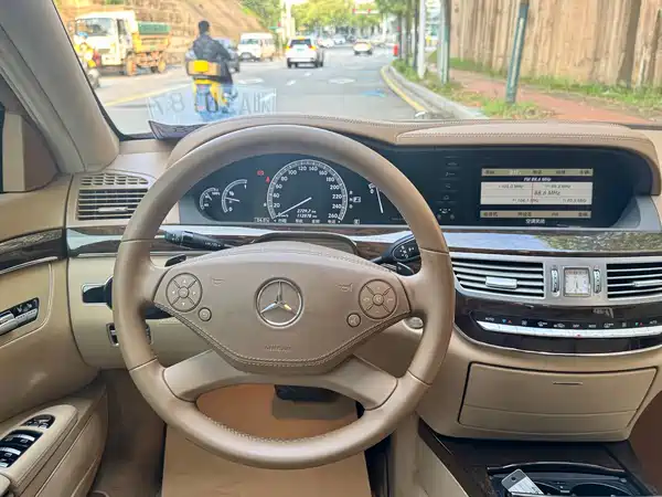 Mercedes-Benz S-Class 2012