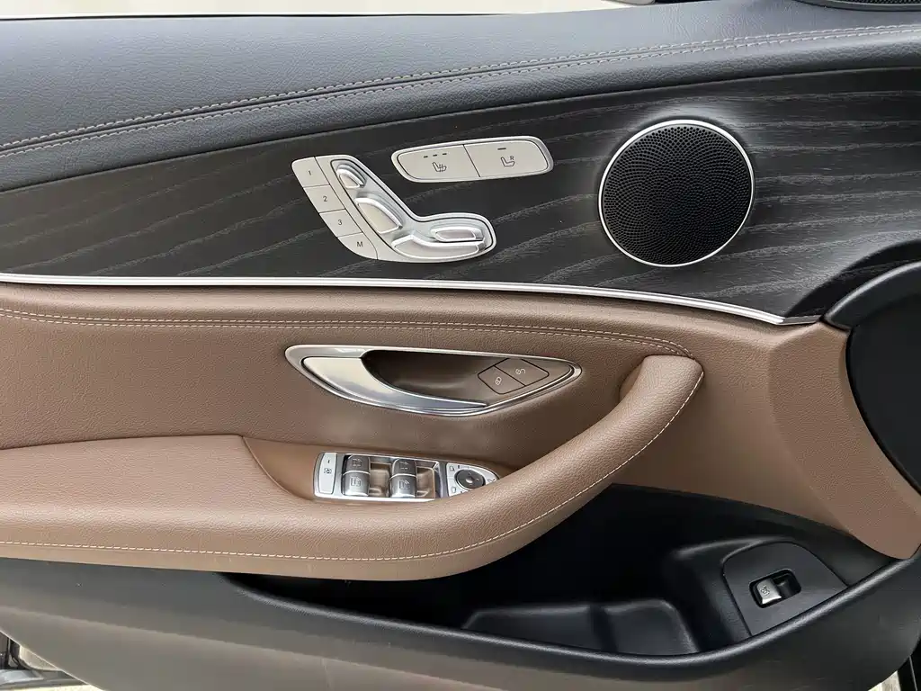 Mercedes-Benz E-Class 2021 — фото 19