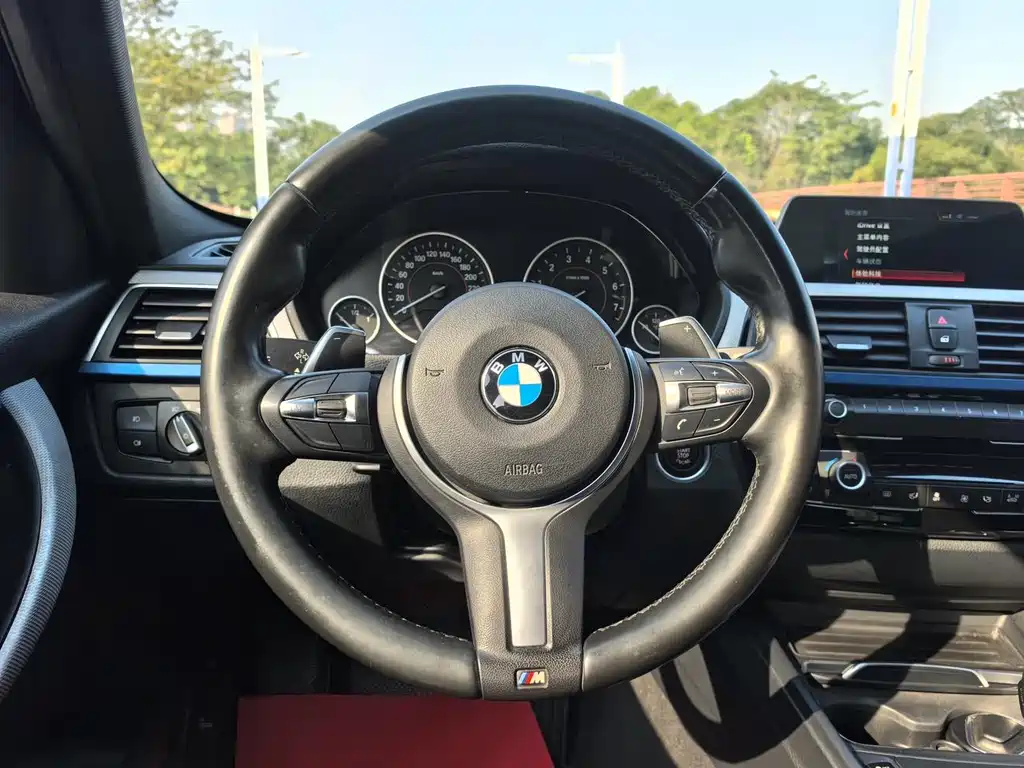 BMW 3 Series 2018 — фото 8