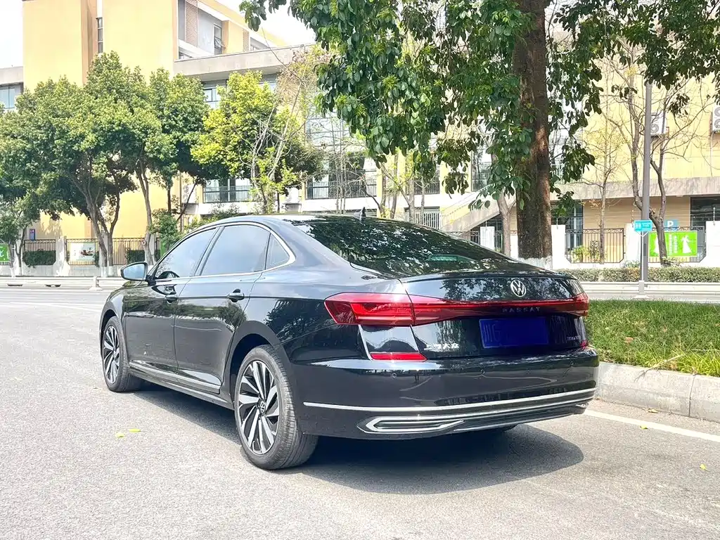 Volkswagen Passat 2022 — фото 9