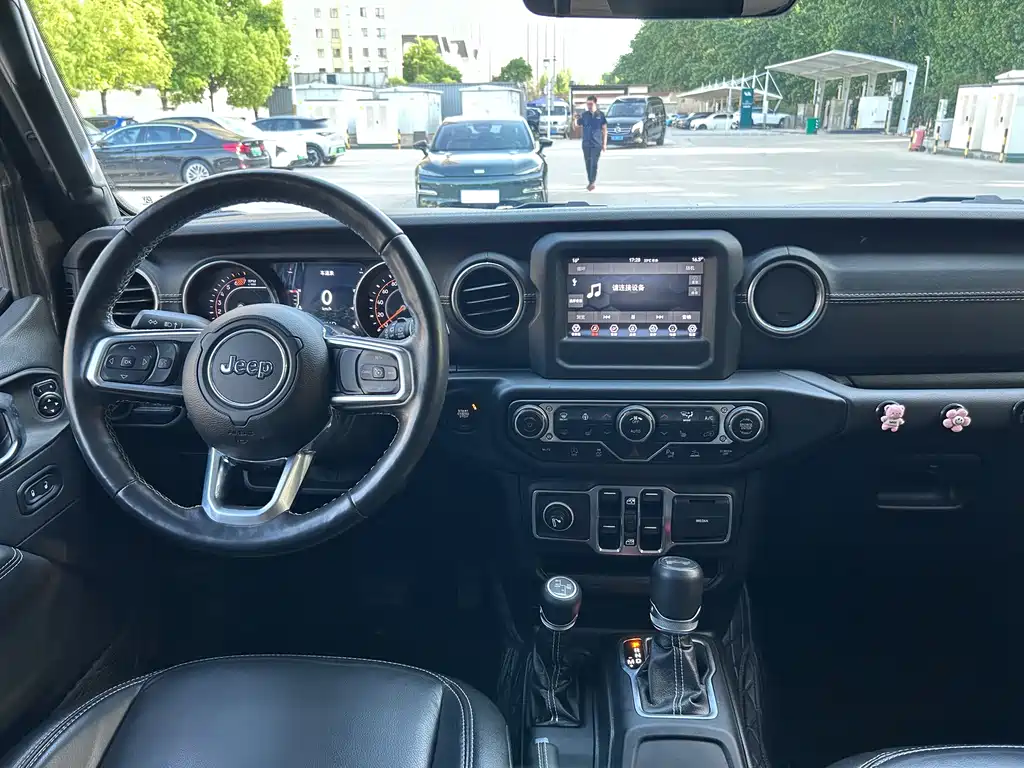 Jeep Wrangler 2021 — фото 12