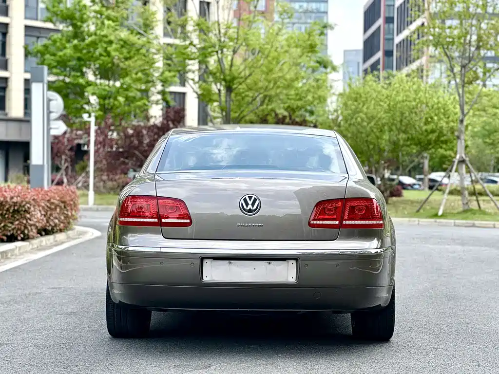 Volkswagen Phaeton 2012 — фото 18