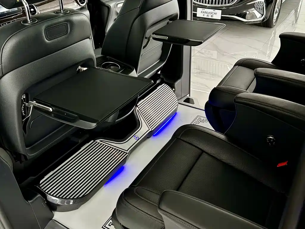 Mercedes-Benz V-Class 2018 — фото 11