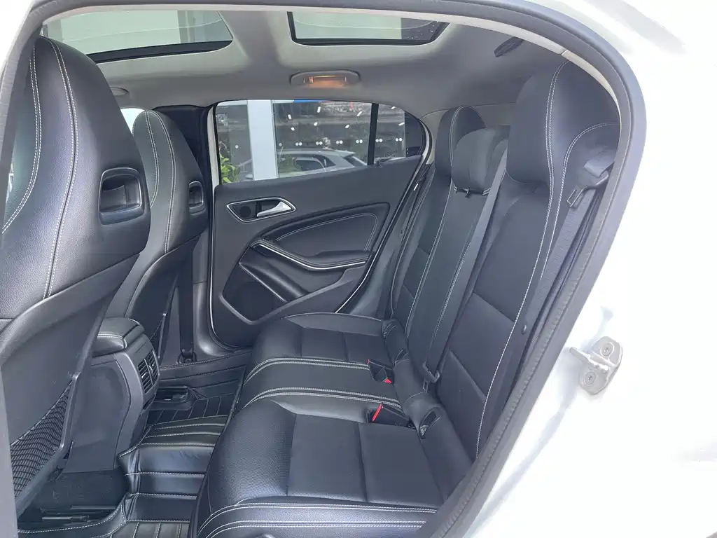 Mercedes-Benz GLA 2015 — фото 11