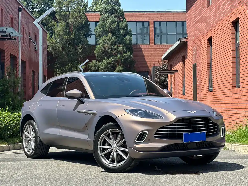Aston Martin DBX 2023