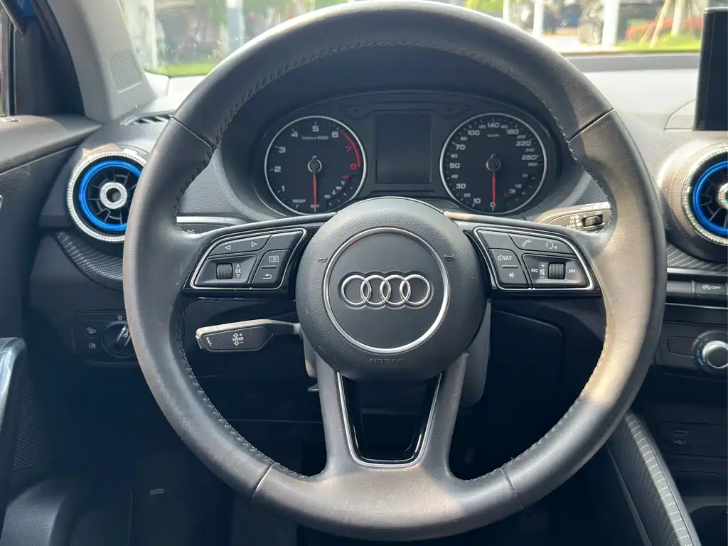 Audi Q2L 2020 — фото 16