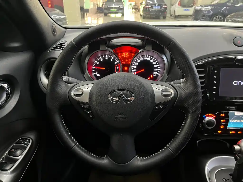 Infiniti ESQ 2019 — фото 12