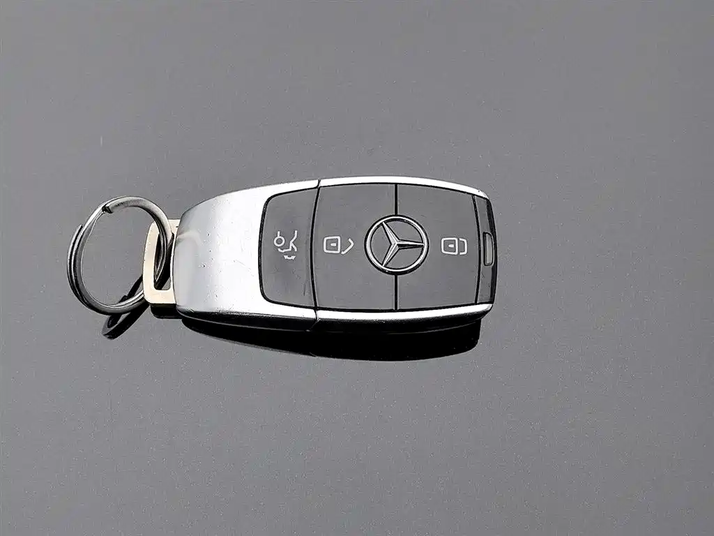 Mercedes-Benz E-Class 2020 — фото 19