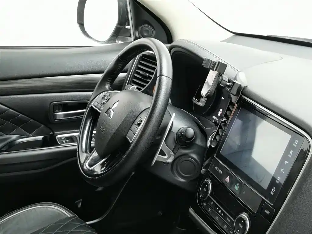 Mitsubishi Outlander 2021 — фото 22