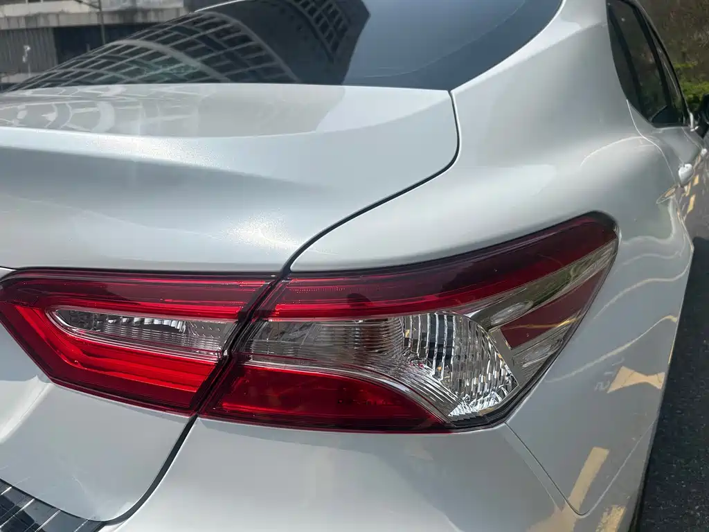 Toyota Camry 2022 — фото 24