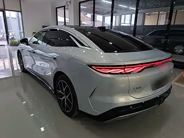 BYD Han L 2025