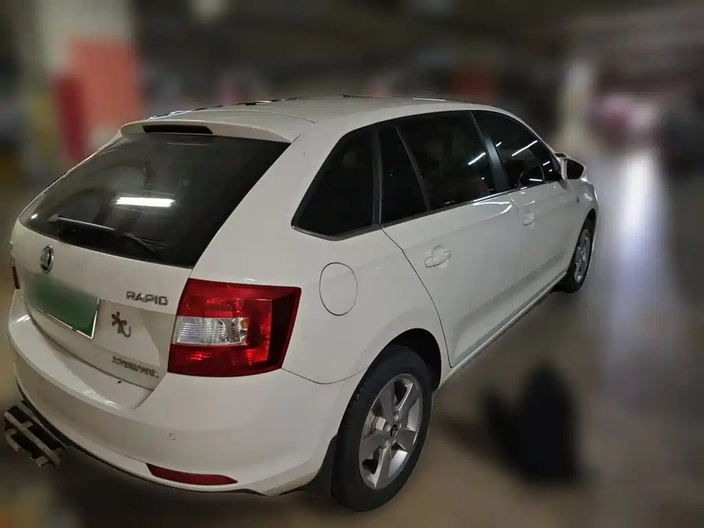 Skoda Rapid Spaceback 2016 — фото 6