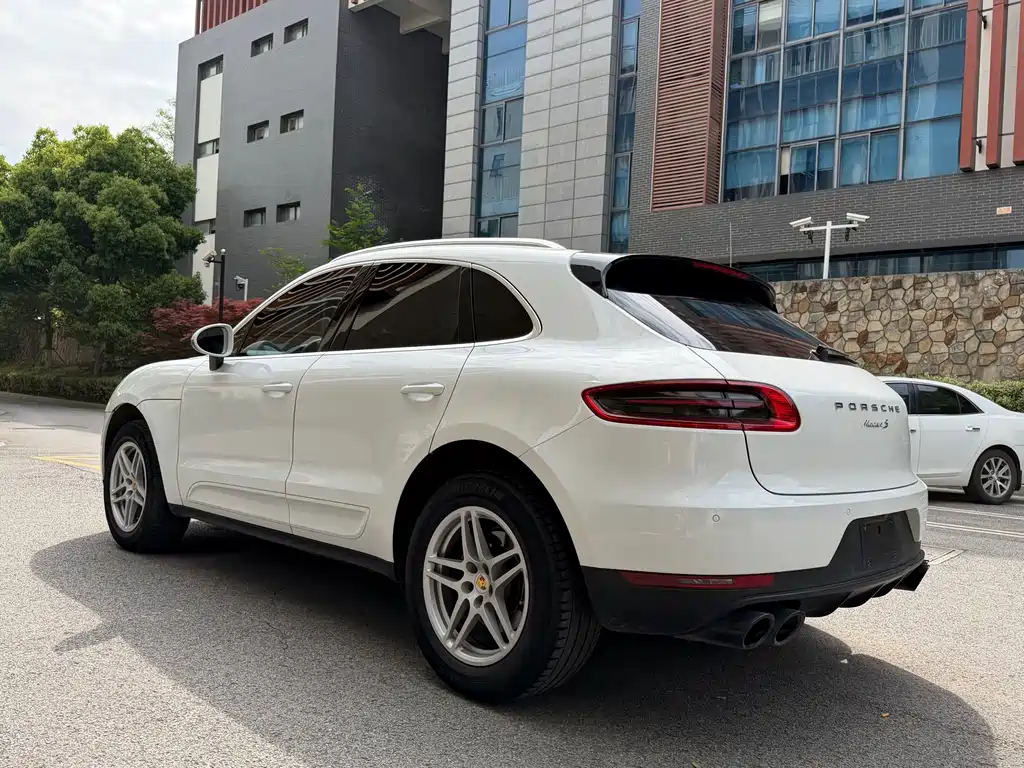 Porsche Macan 2017 — фото 24