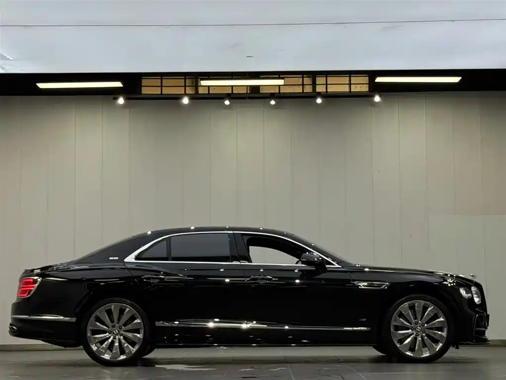 Bentley Flying Spur 2021 — фото 17