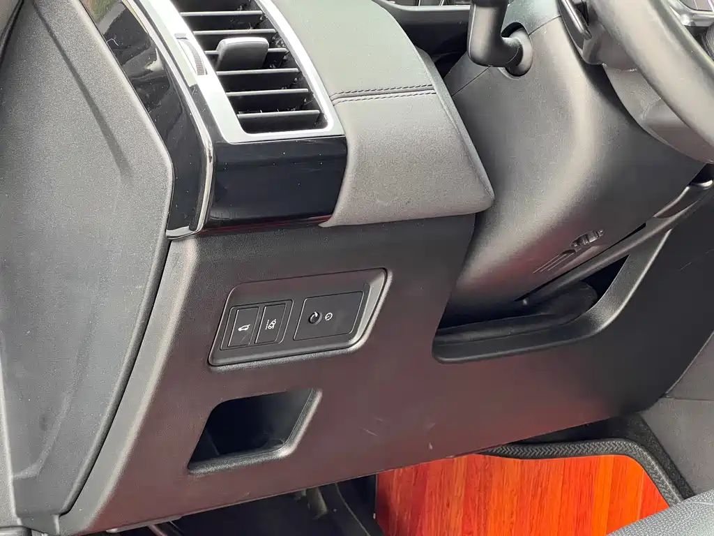 Land Rover Discovery 2018 — фото 23