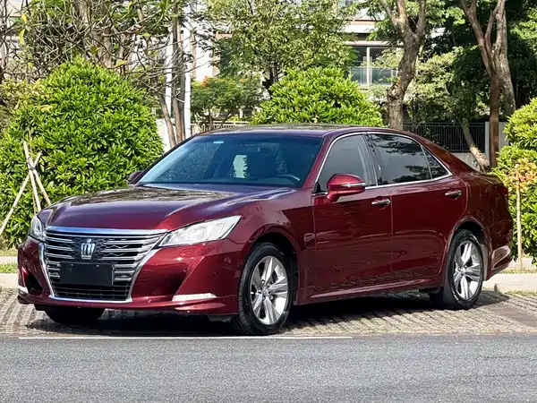 Toyota Crown 2015