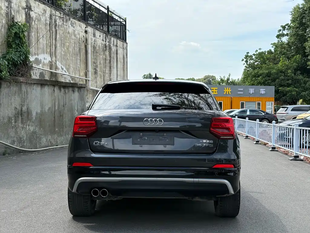 Audi Q2L 2020