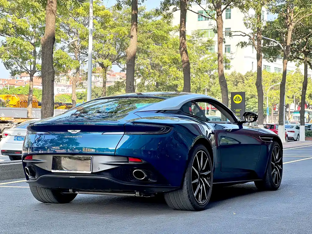 Aston Martin DB11 2020 — фото 4