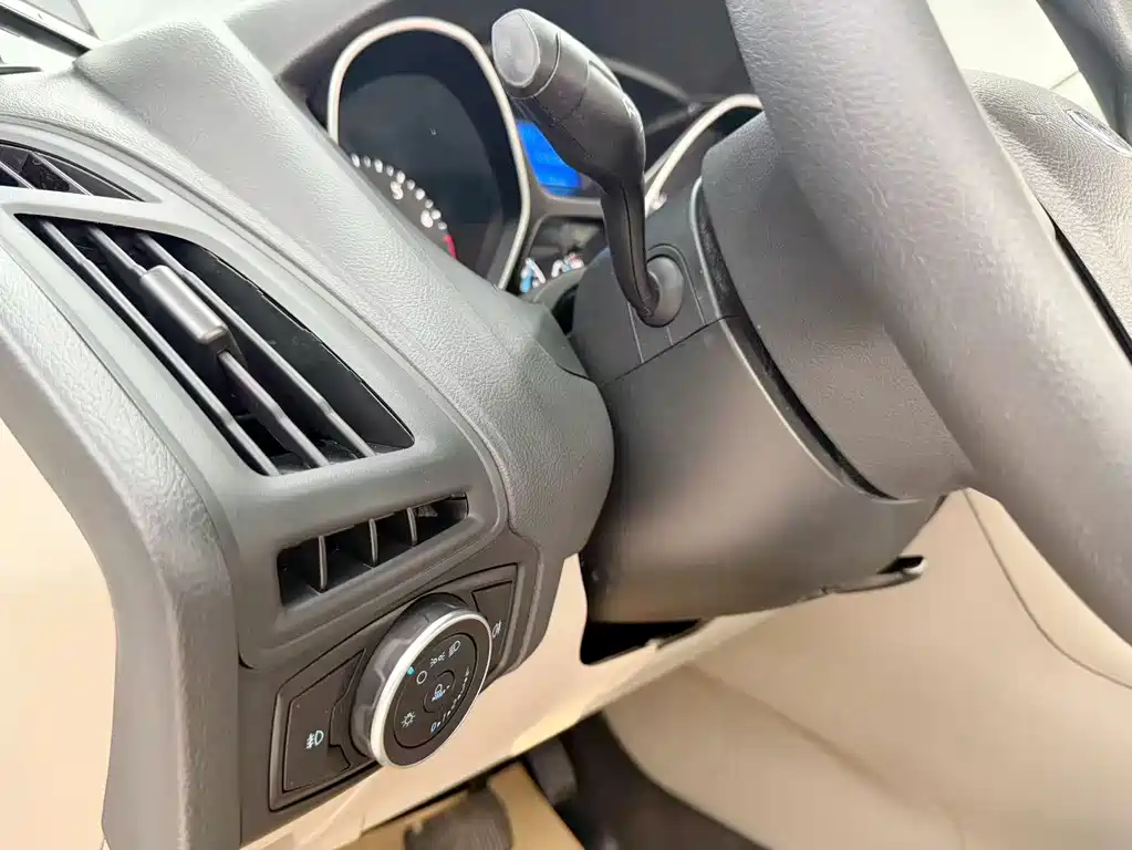 Ford Focus 2017 — фото 14