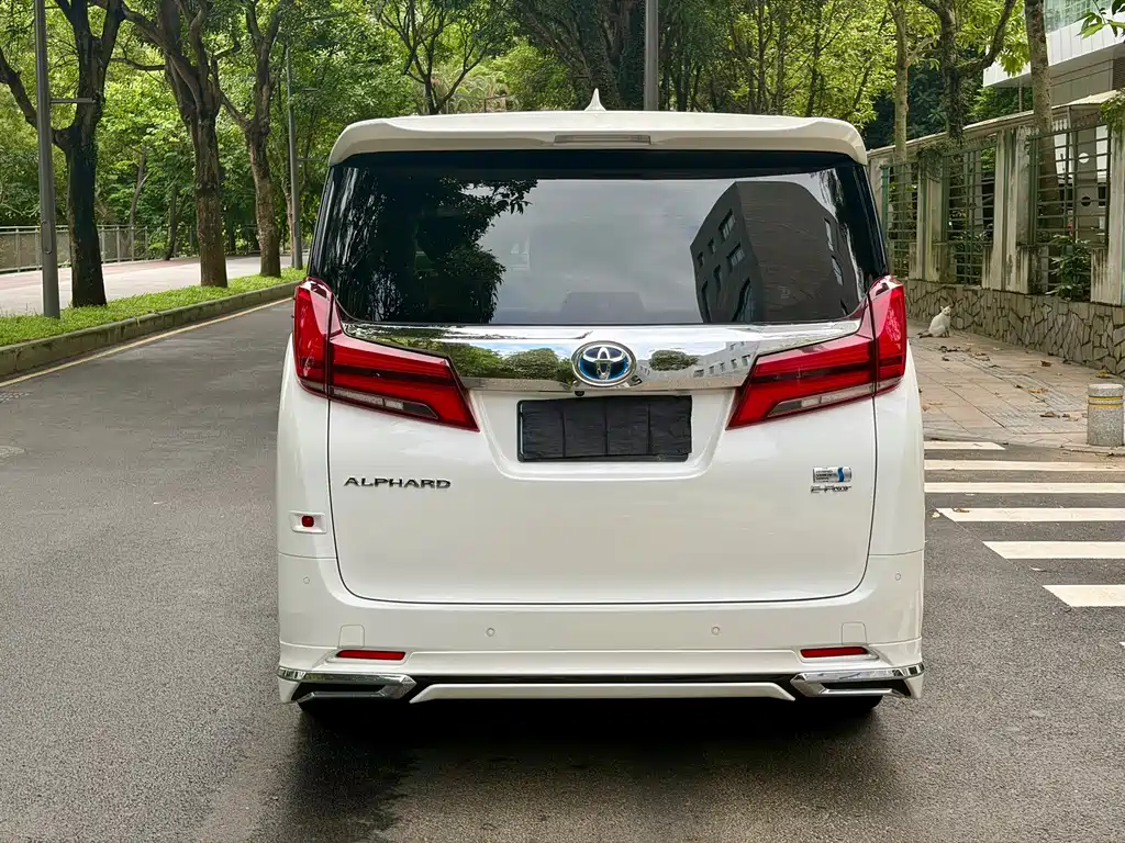 Toyota Alphard 2021 — фото 17