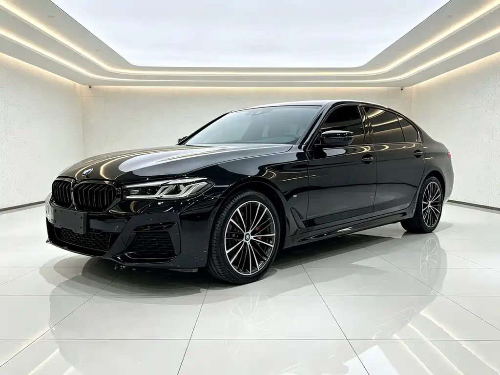 BMW 5 Series 2021 — фото 1