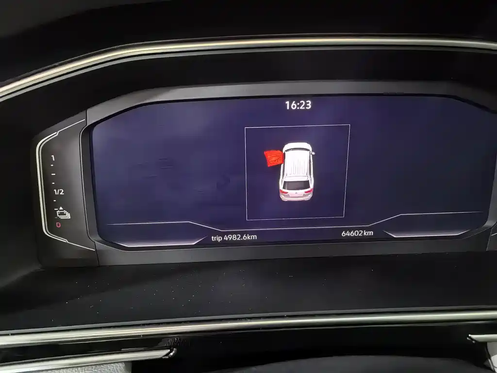 Volkswagen Tiguan L Plug-In Hybrid 2023 — фото 10