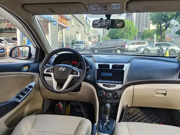 Hyundai Accent 2015