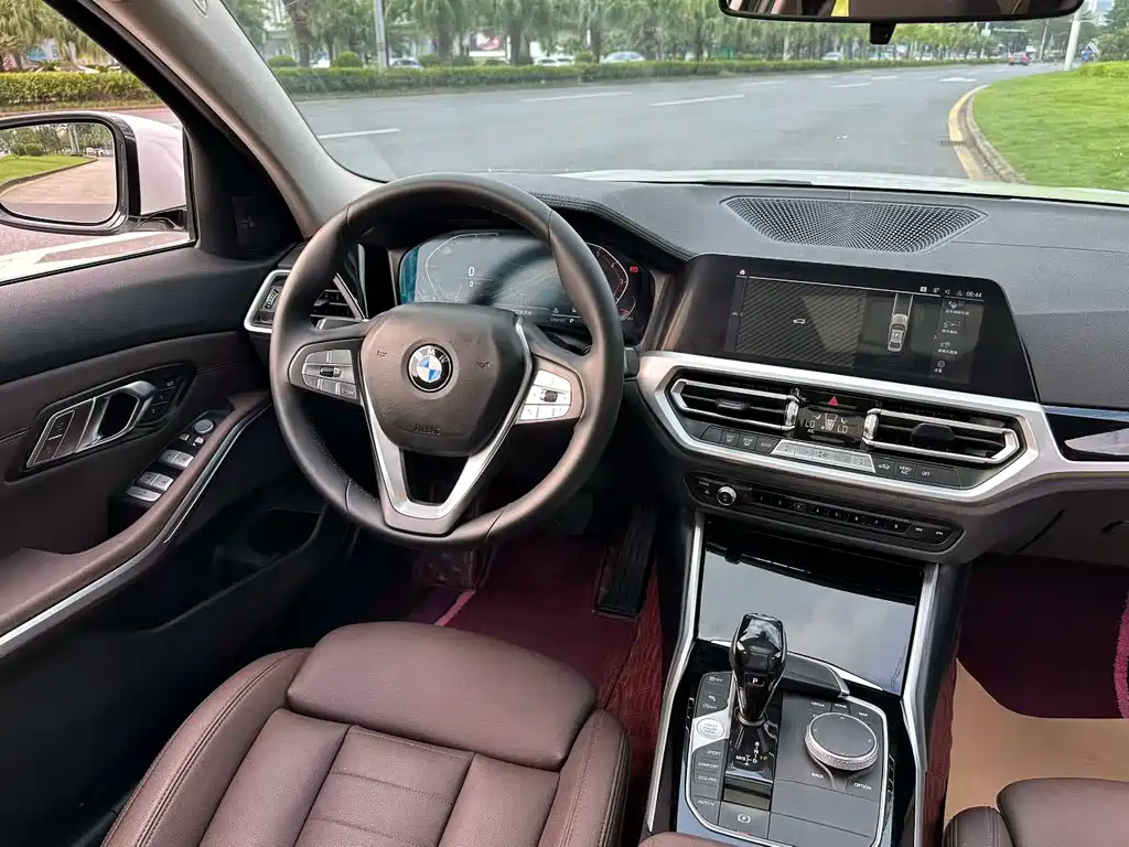BMW 3 Series 2019 — фото 9