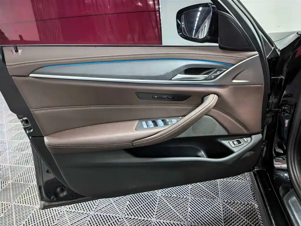 BMW 5 Series New Energy 2023 — фото 6