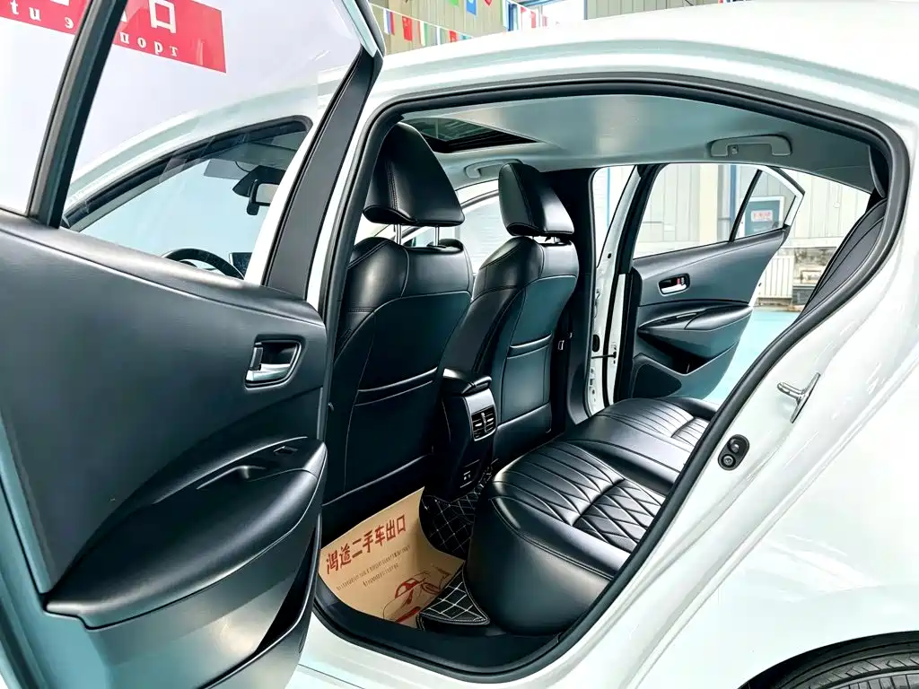 Toyota Corolla 2023 — фото 10