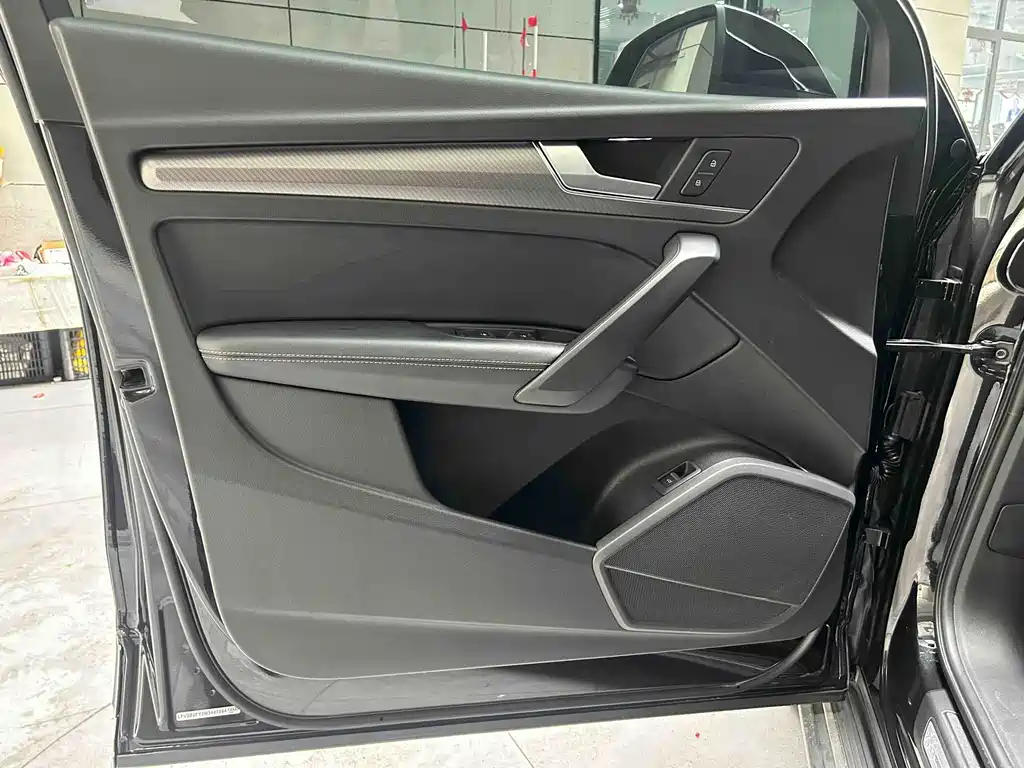 Audi Q5L 2022 — фото 16