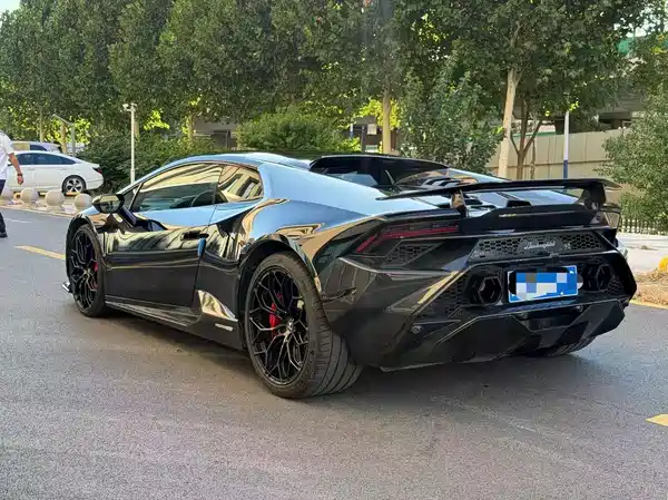 Lamborghini Huracan 2021