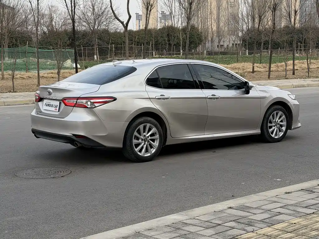 Toyota Camry 2022 — фото 4