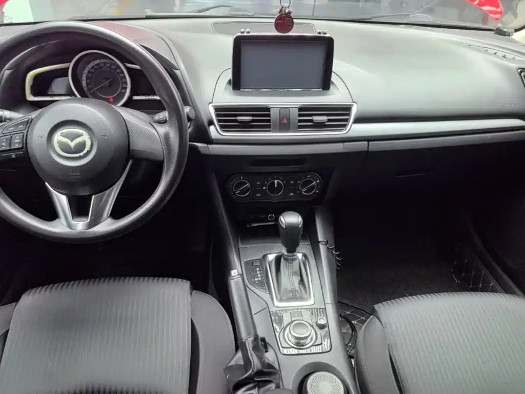 Mazda 3 Axela 2016 — фото 10