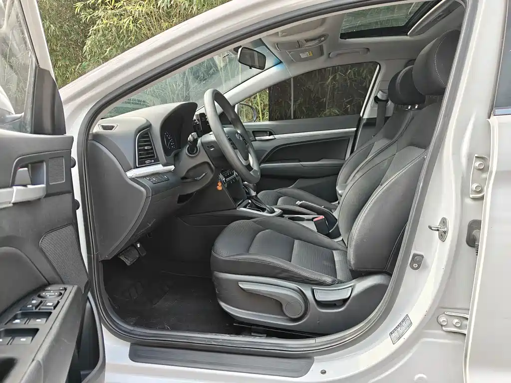 Hyundai Elantra 2018 — фото 9