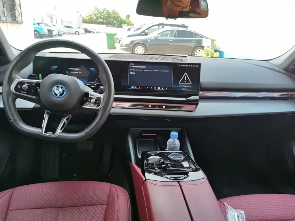 BMW i5 2025 — фото 10