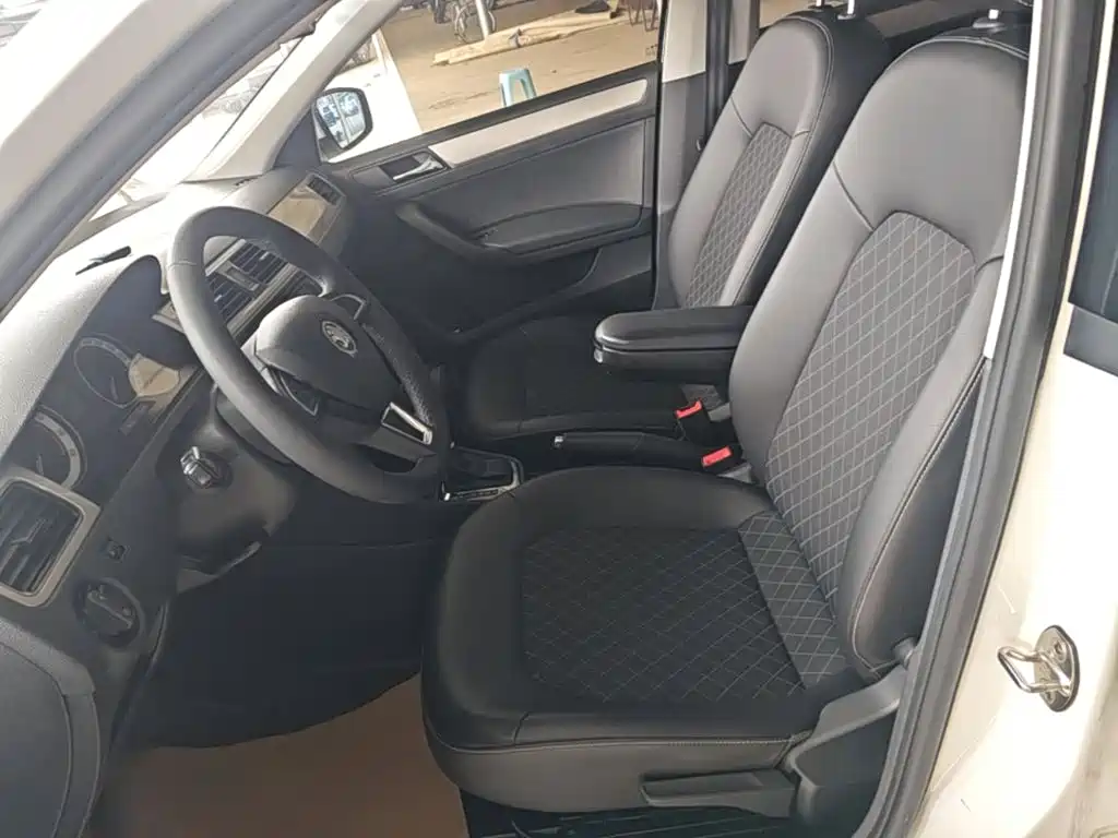 Skoda Rapid 2019 — фото 15