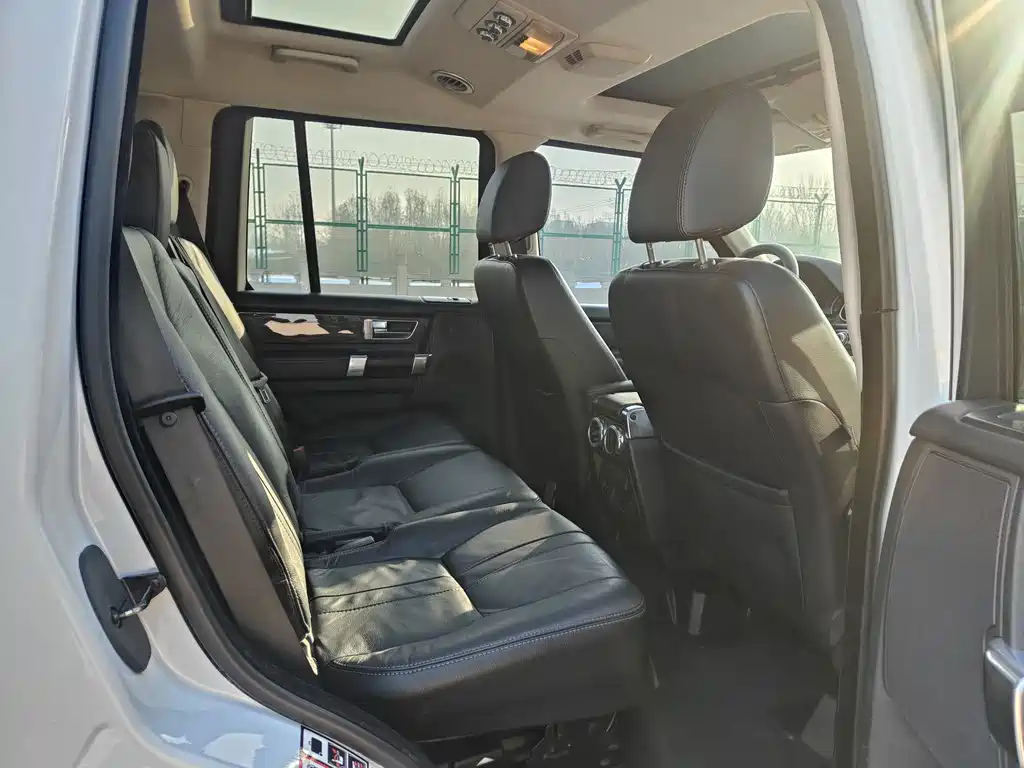 Land Rover Discovery 2012 — фото 9