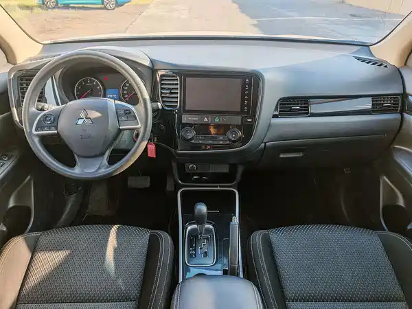 Mitsubishi Outlander 2023