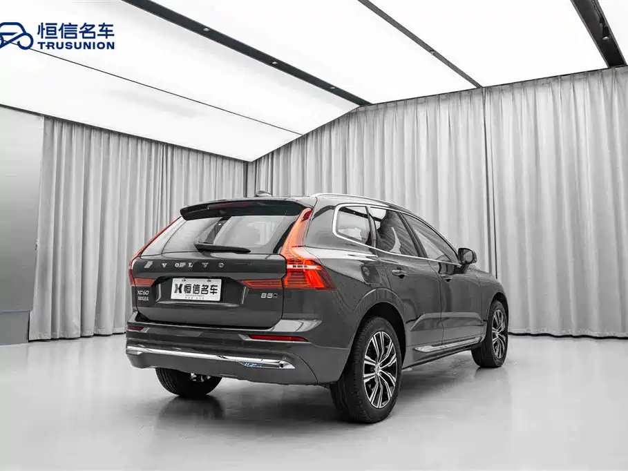 Volvo XC60 2022 — фото 5