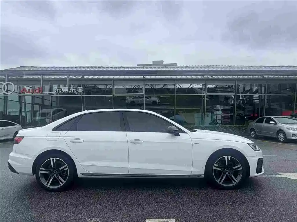 Audi A4L 2023 — фото 3