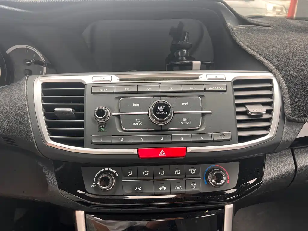 Honda Accord 2017 — фото 10