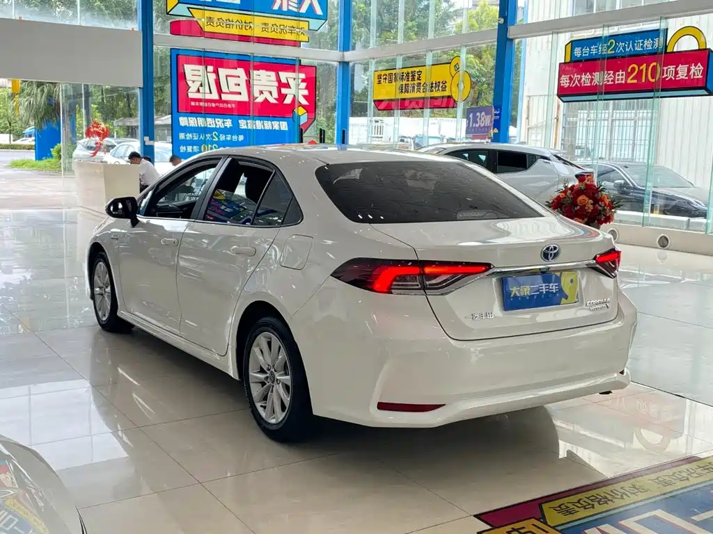 Toyota Corolla 2023 — фото 11