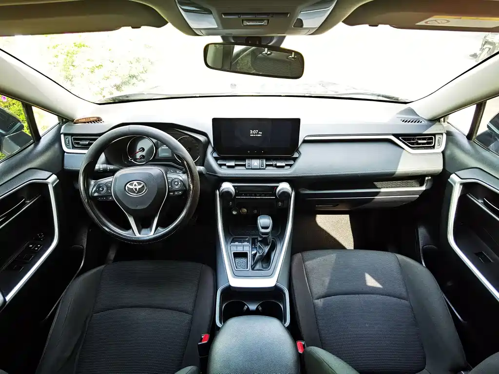 Toyota RAV4 2023 — фото 10